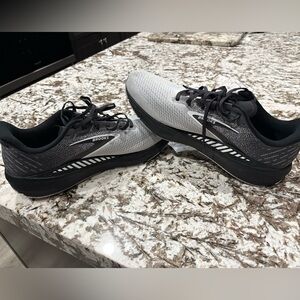 Brooks Dual-Tone Athletic Shoes